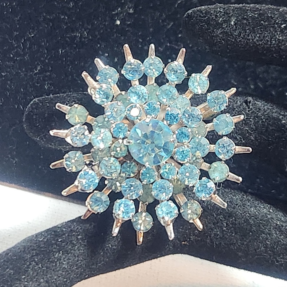 Vintage Blue Rhinestone Starburst Brooch Silver‎ Tone Sunburst Pin Statement